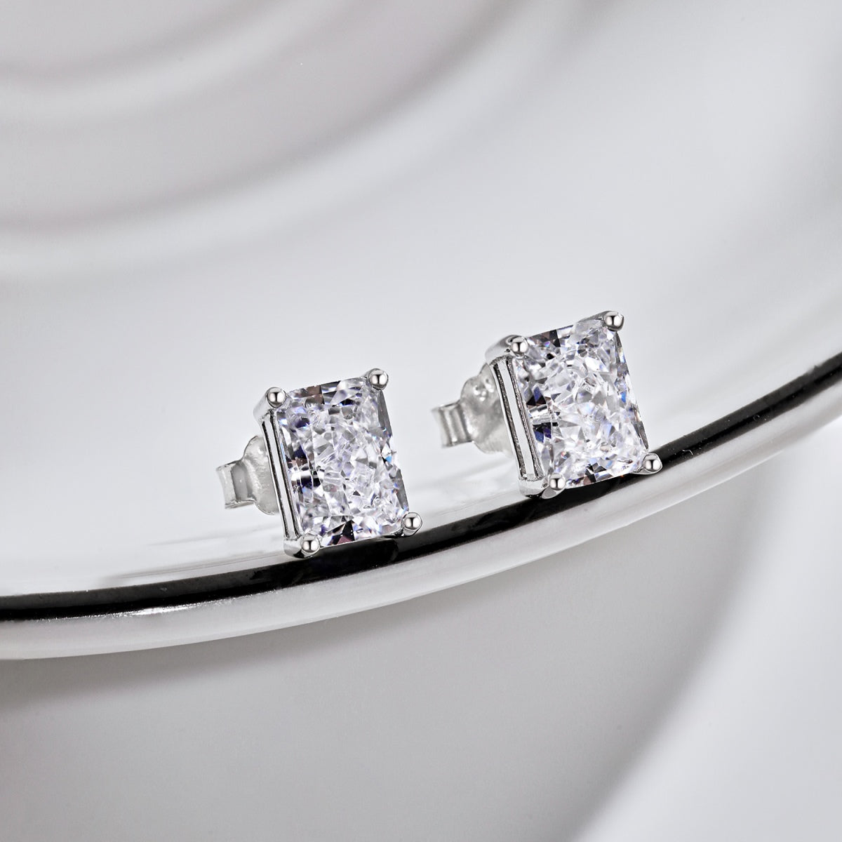 [AURORA]Radiant Luxurious Princess Cut Daily Earrings