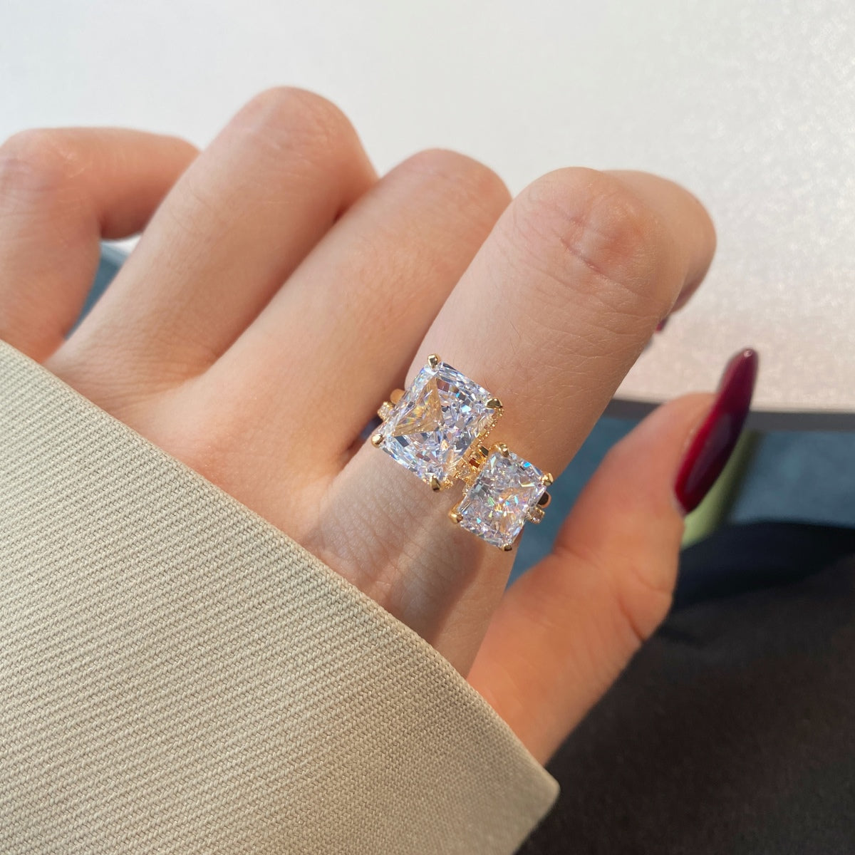 [Aurora]4.0 Carat Ornate Enchanting Radiand Cut Banquet Ring