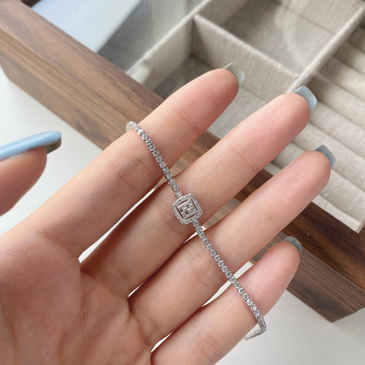 [Aurora]Luxurious Dazzling Square Shape Banquet Bracelet