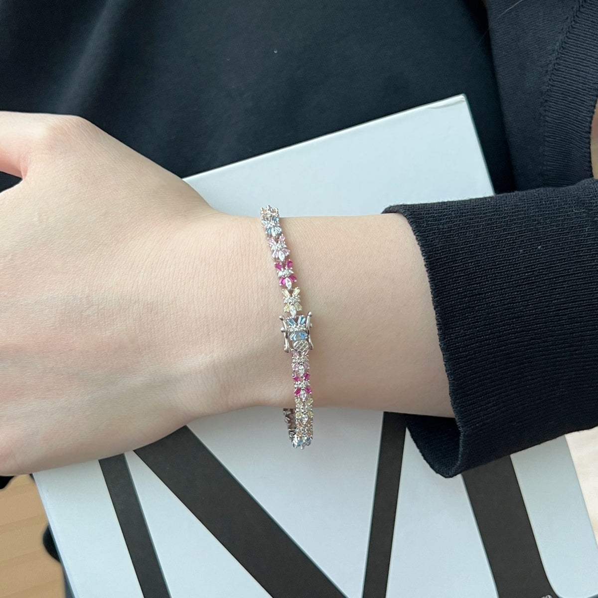 [AURORA] Strahlend buntes Party-Armband im Smaragdschliff