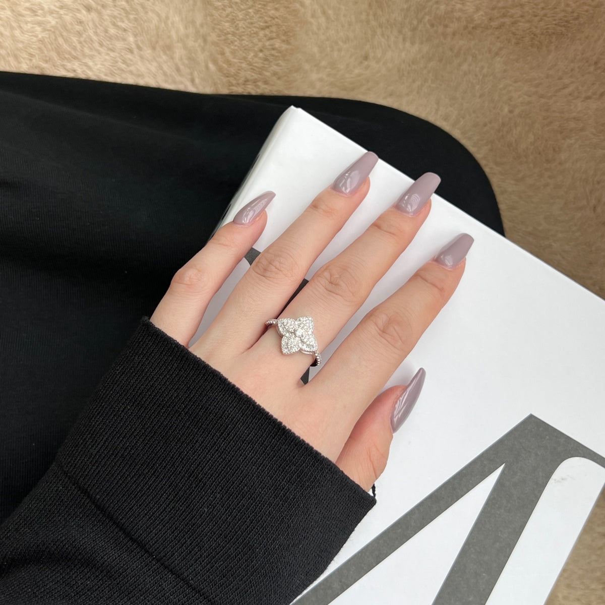 [Aurora]Luxurious Colorful Flower Shape Banquet Ring