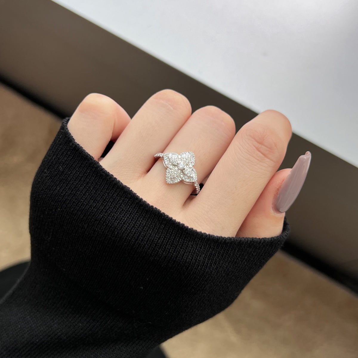 [Aurora]Luxurious Colorful Flower Shape Banquet Ring