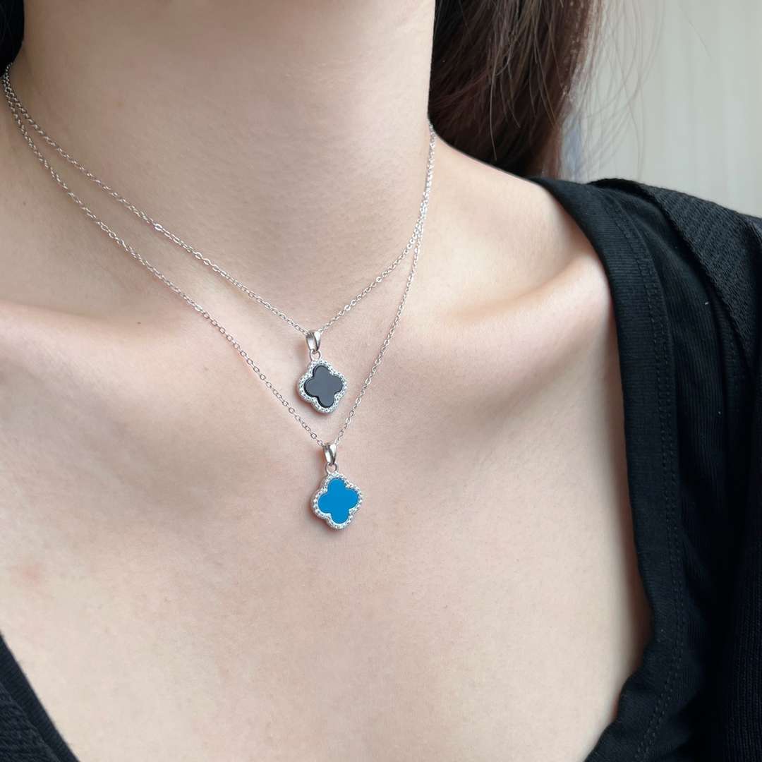 [Aurora]Dainty Flower Shape Necklace