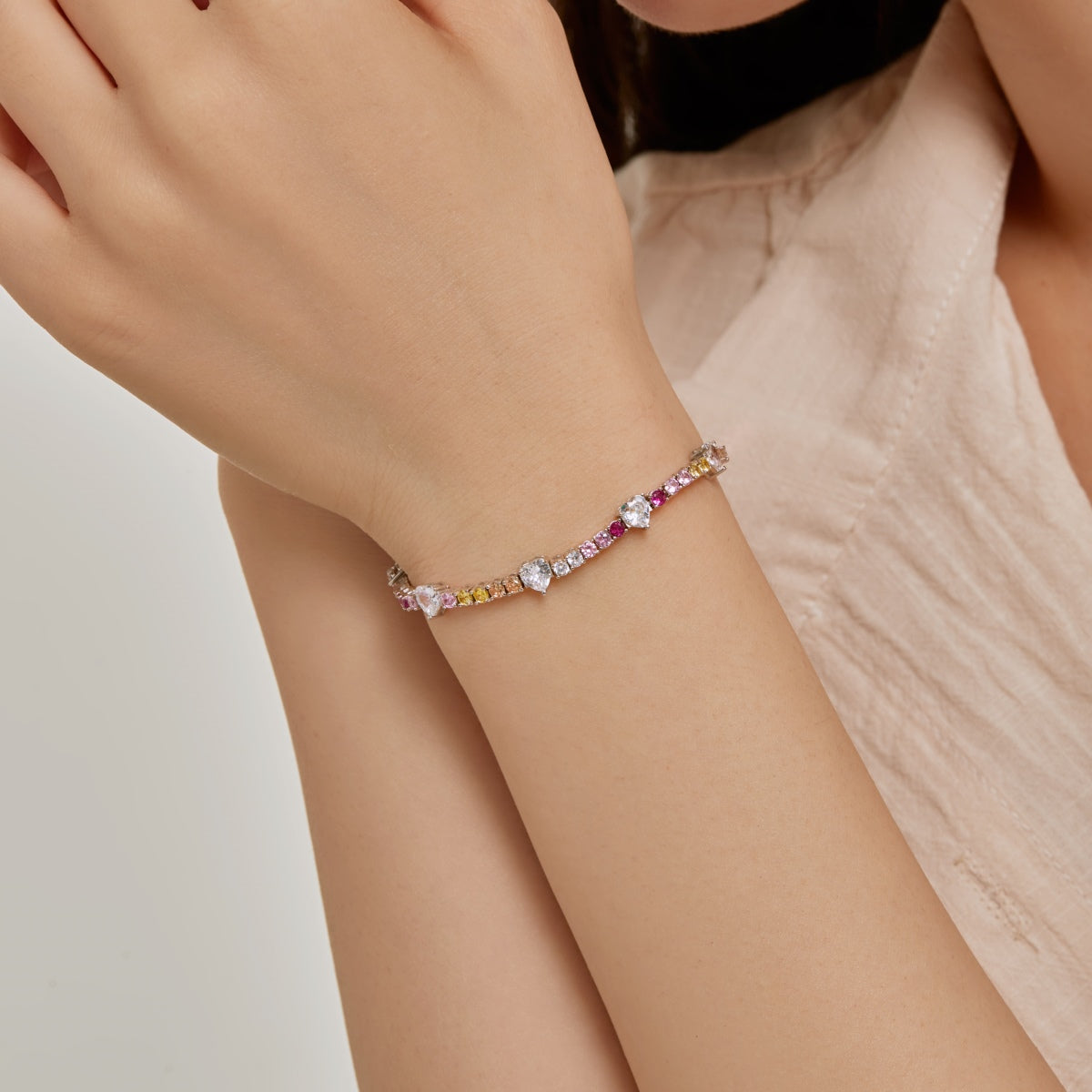 [AURORA] Romantisches Armband in Herzform mit rundem Schliff