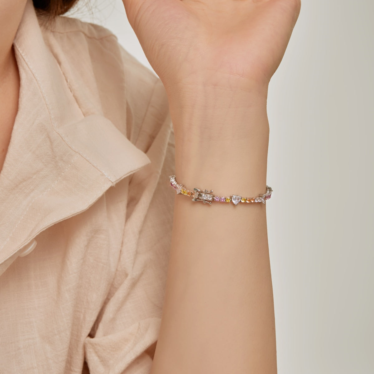 [AURORA] Romantisches Armband in Herzform mit rundem Schliff