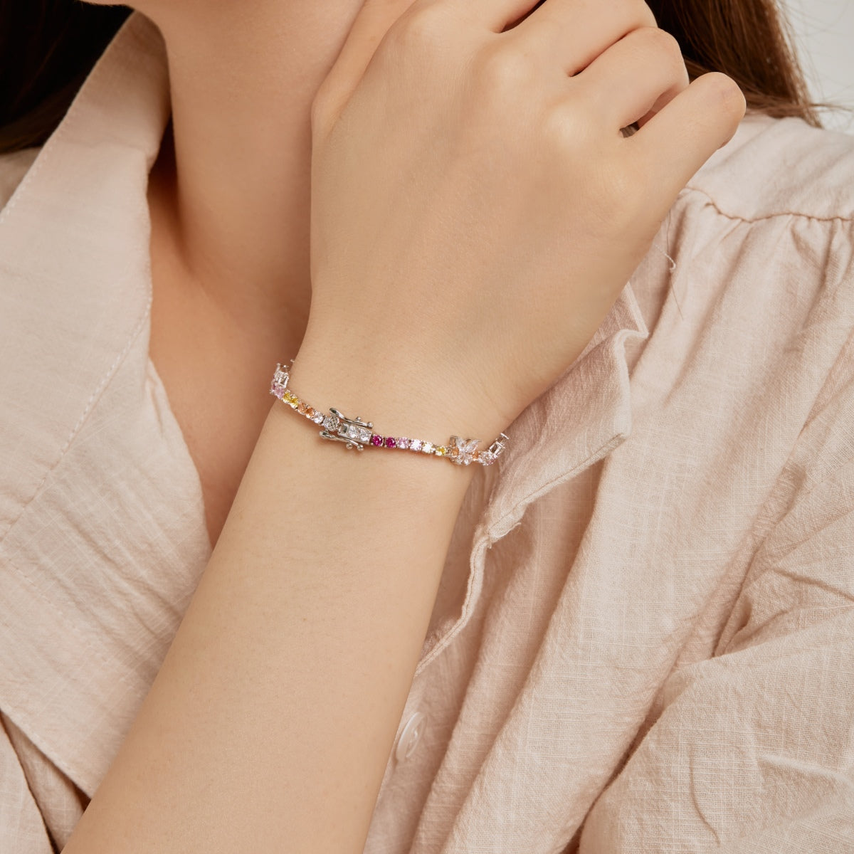 [AURORA] Verziertes buntes Schmetterlings-Armband in Rundschliff