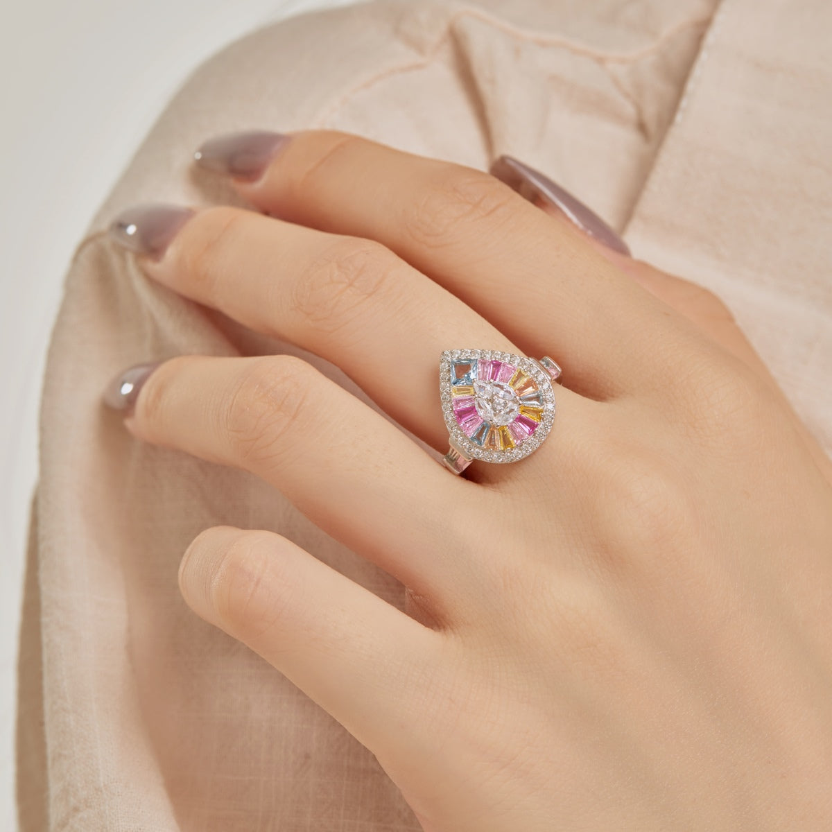 [Aurora]Elegant Colorful Water Drop Shape Banquet Ring