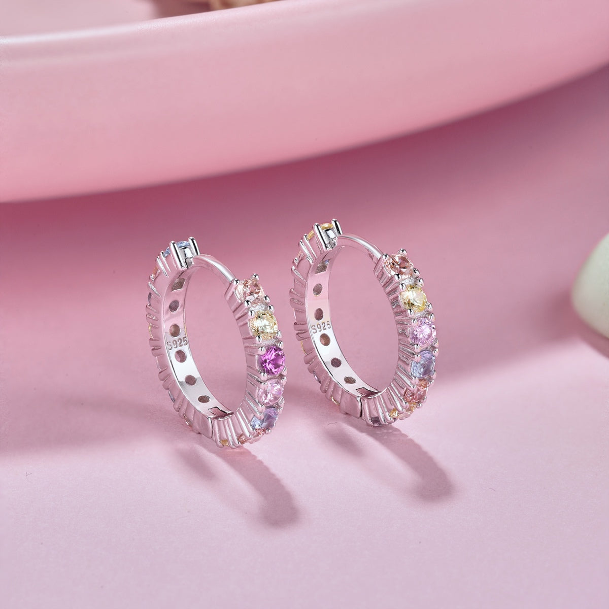[AURORA]輝くカラフルラウンドカットピアス