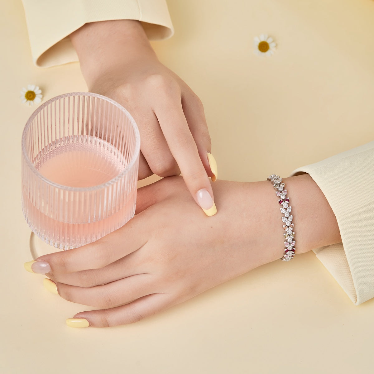 [AURORA] Zierliches, exquisites Armband in Blumenform für den Alltag