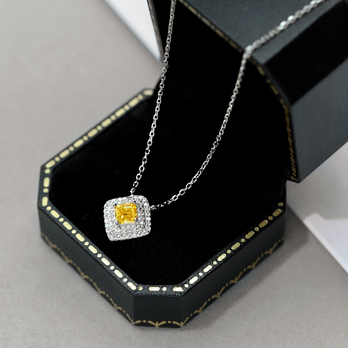 [Aurora]Sparkling Asscher Cut Necklace