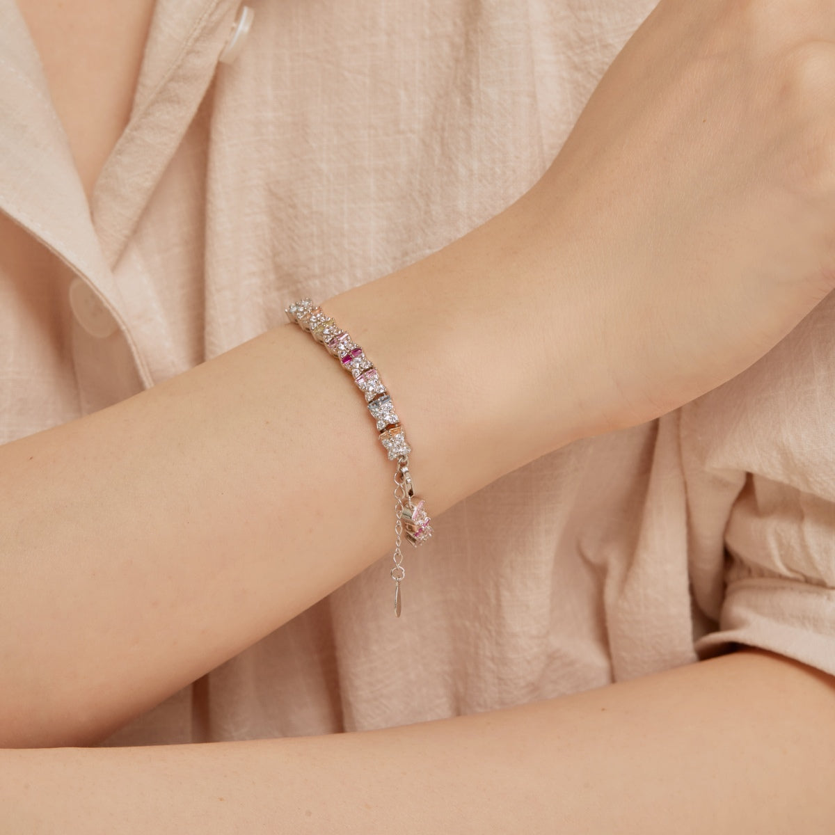 [AURORA] Einzigartiges buntes Armband in Blumenform für den Alltag
