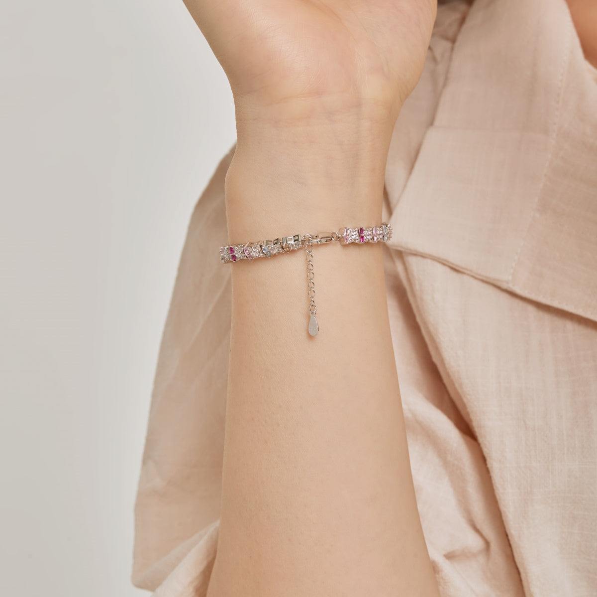 [AURORA] Einzigartiges buntes Armband in Blumenform für den Alltag