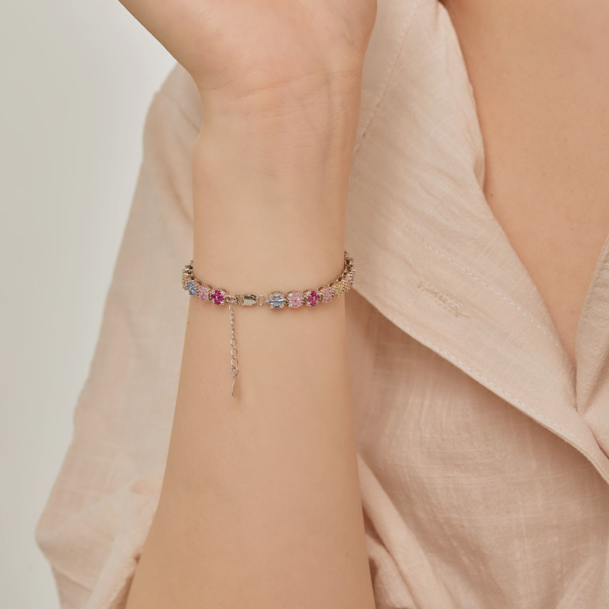 [AURORA] Zartes buntes Smaragdschliff-Tagesarmband