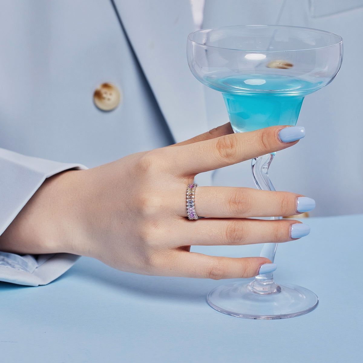 [AURORA] Spritziger, verzierter Cocktailring im Smaragdschliff