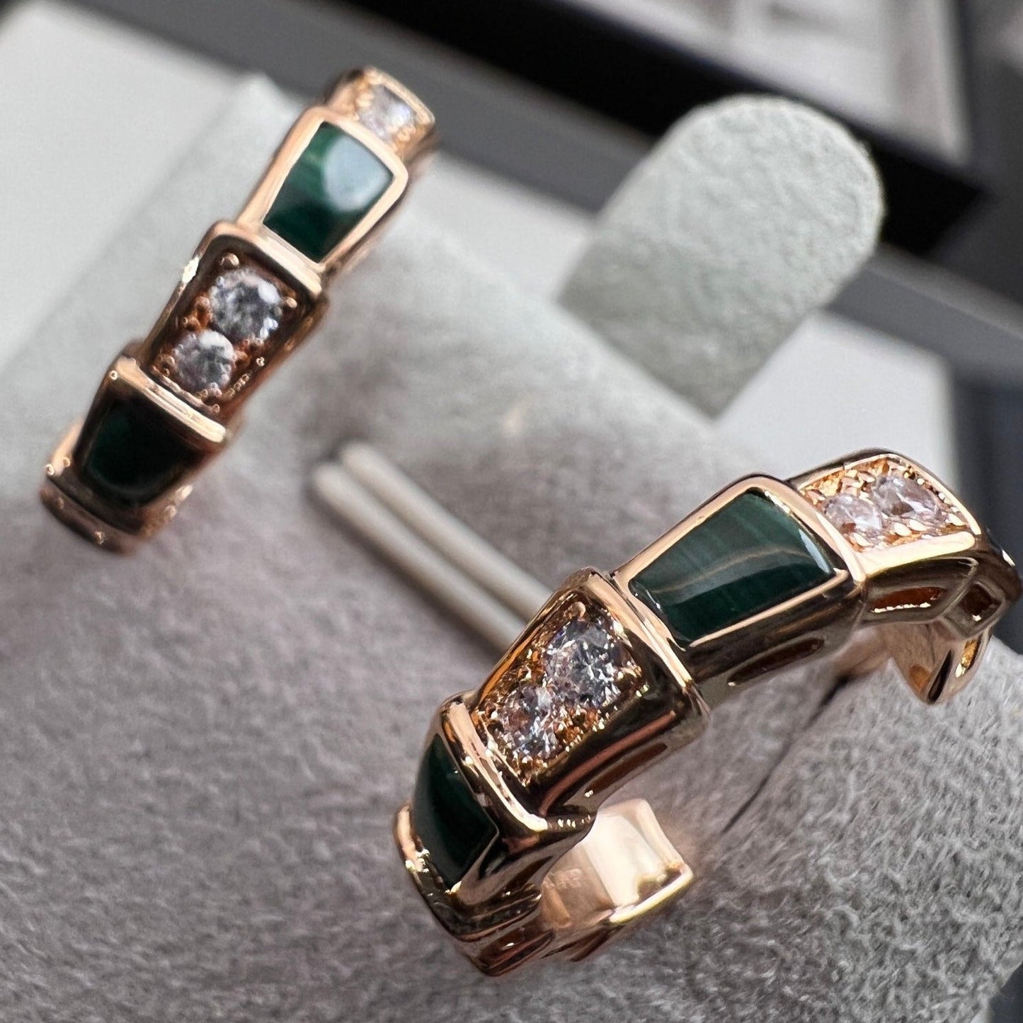 [AURORA]SERPENTI MALACHIT ROTGOLD OHRRINGE