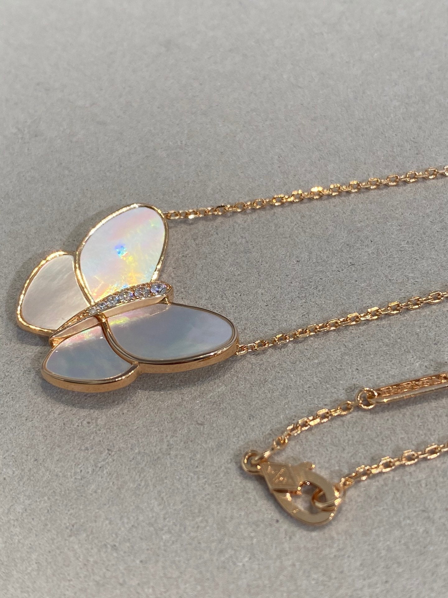 [Aurora]BUTTERFLY GOLD MOP DIAMOND NECKLACE