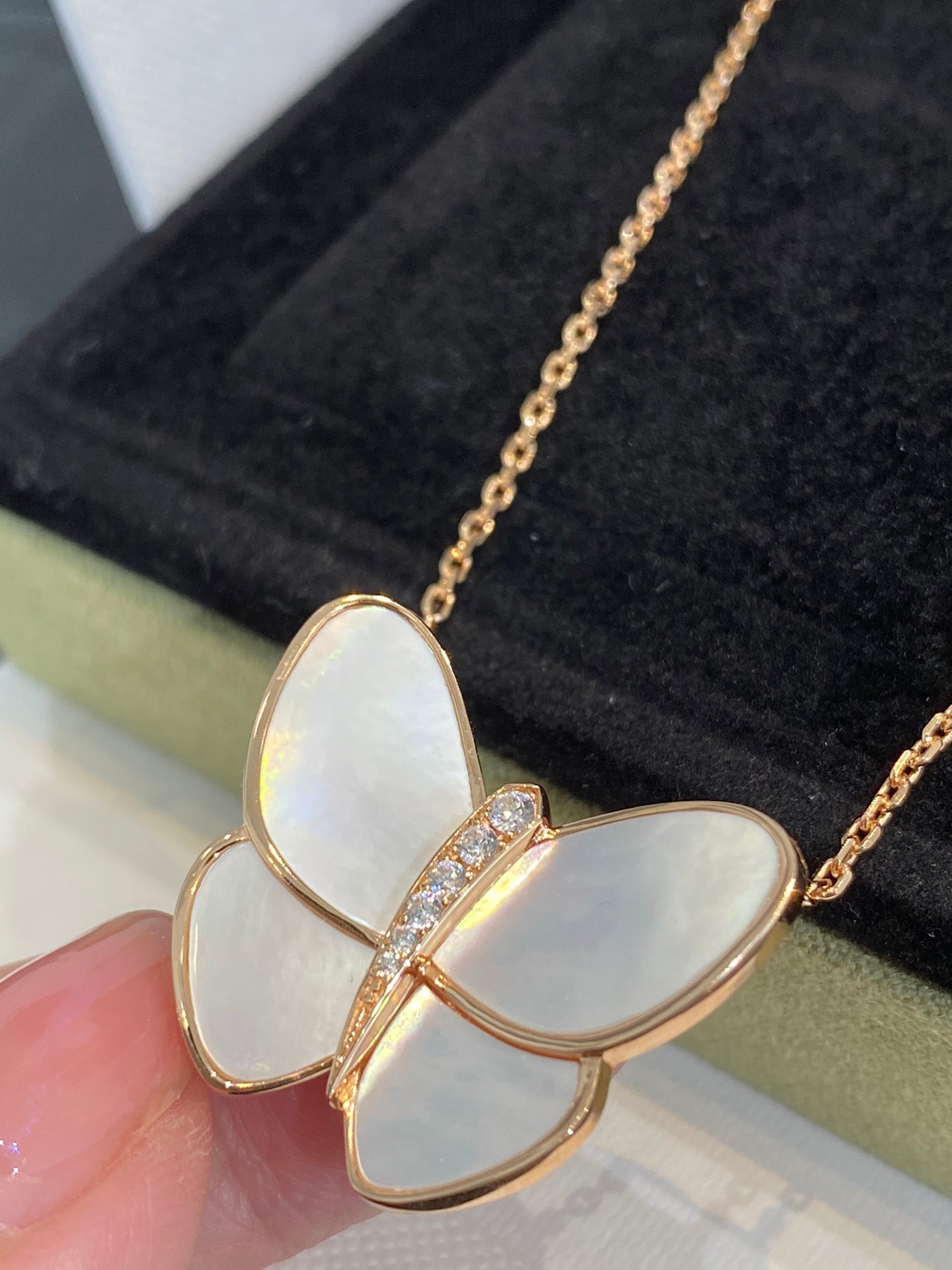 [Aurora]BUTTERFLY GOLD MOP DIAMOND NECKLACE