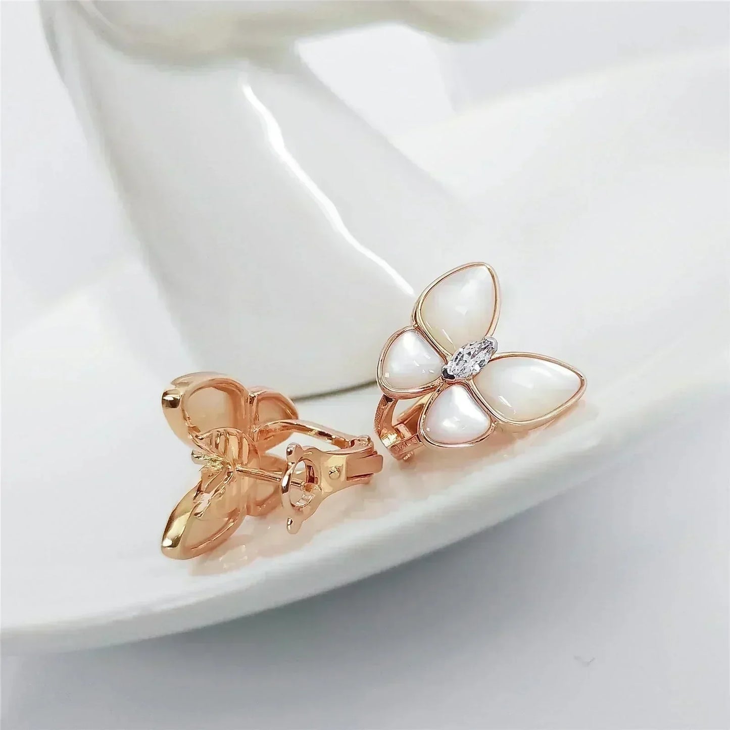 [Aurora]BUTTERFLY MOP DIAMOND EARRINGS