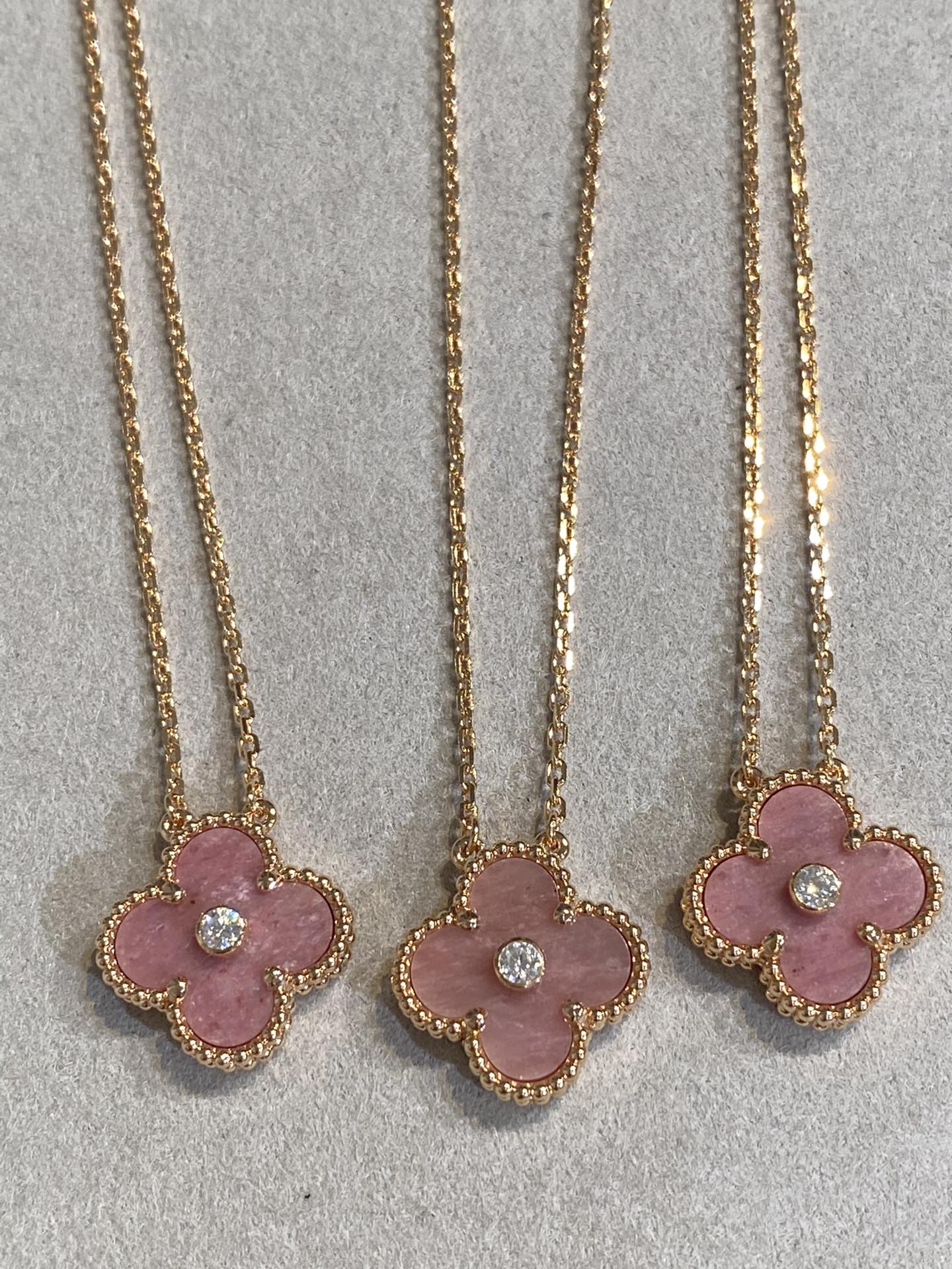 [Aurora]CLOVER 15MM DIAMOND RHODONITE NECKLACE