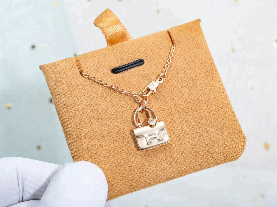 [Aurora]AMULETTE PEDANT ROSE GOLD NECKLACE