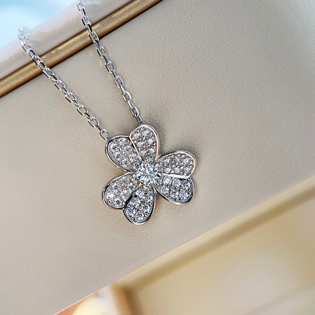 [Aurora]CLOVER DIAMOND NECKLACE SILVER