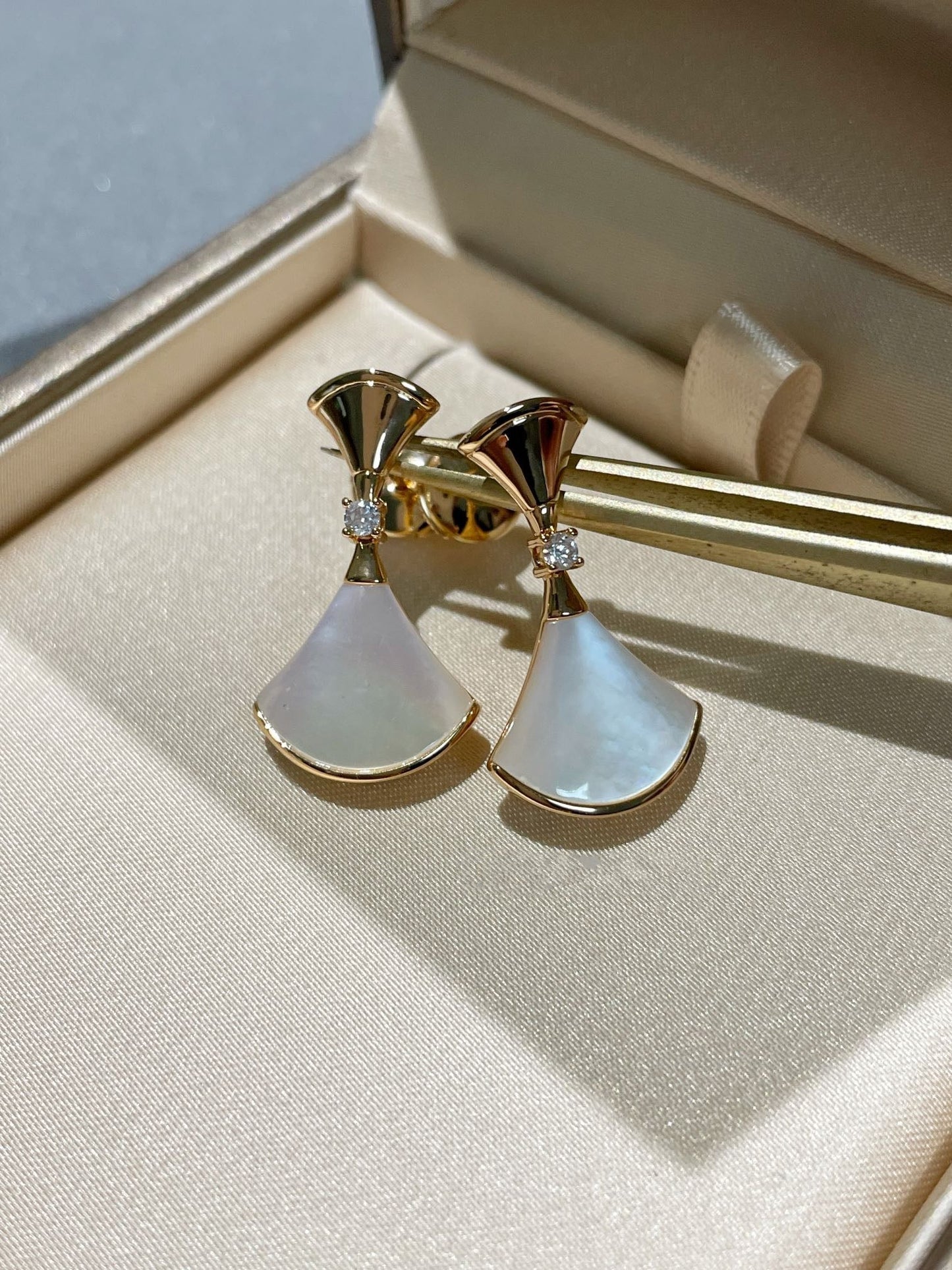 [Aurora]DREAM MOP 1 DIAMOND EARRINGS