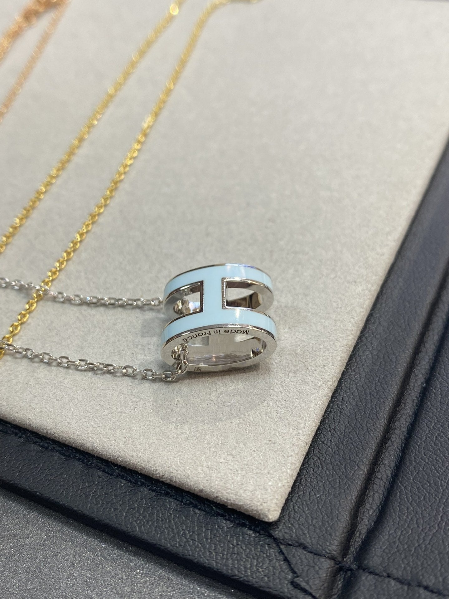 [Aurora]POP H LIGHT BLUE NECKLACE