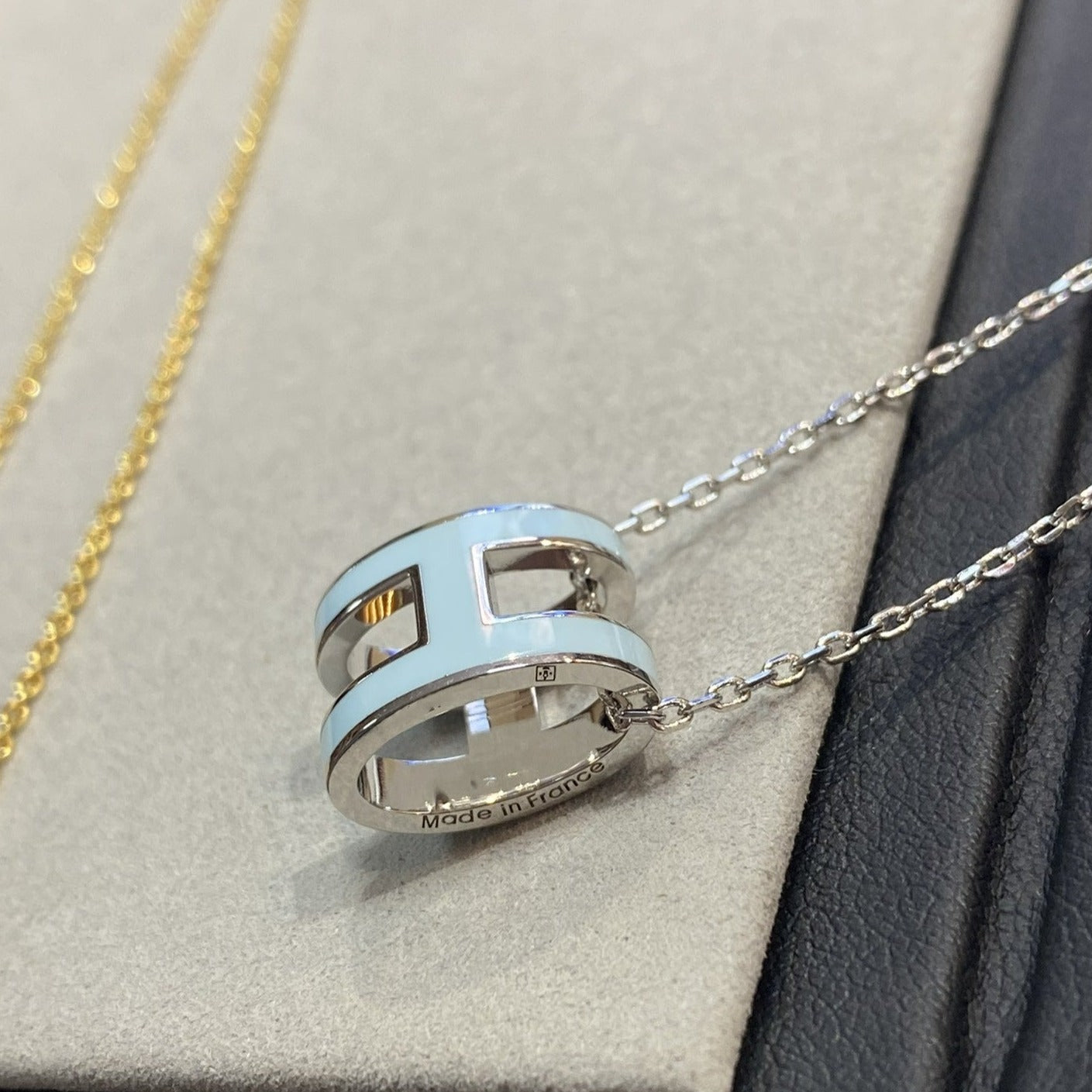 [Aurora]POP H LIGHT BLUE NECKLACE