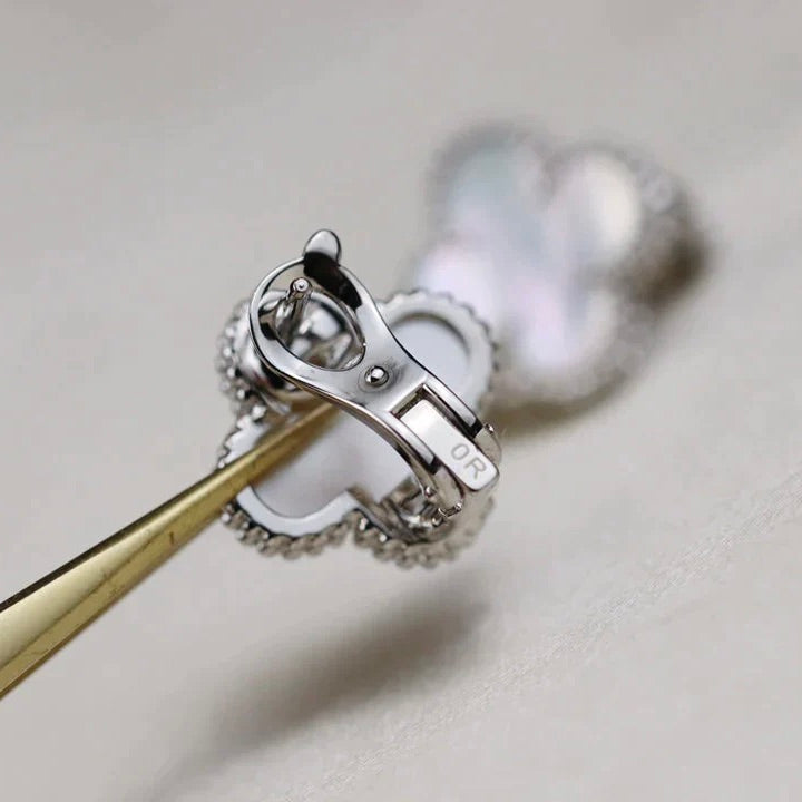 [Aurora]CLOVER MEDIUM 1 MOTIFS  WHITE MOP EARRINGS SILVER