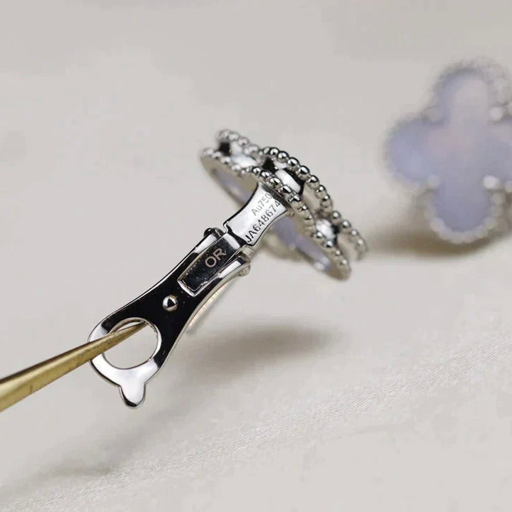 [Aurora]CLOVER MEDIUM 1 MOTIFS  WHITE MOP EARRINGS SILVER