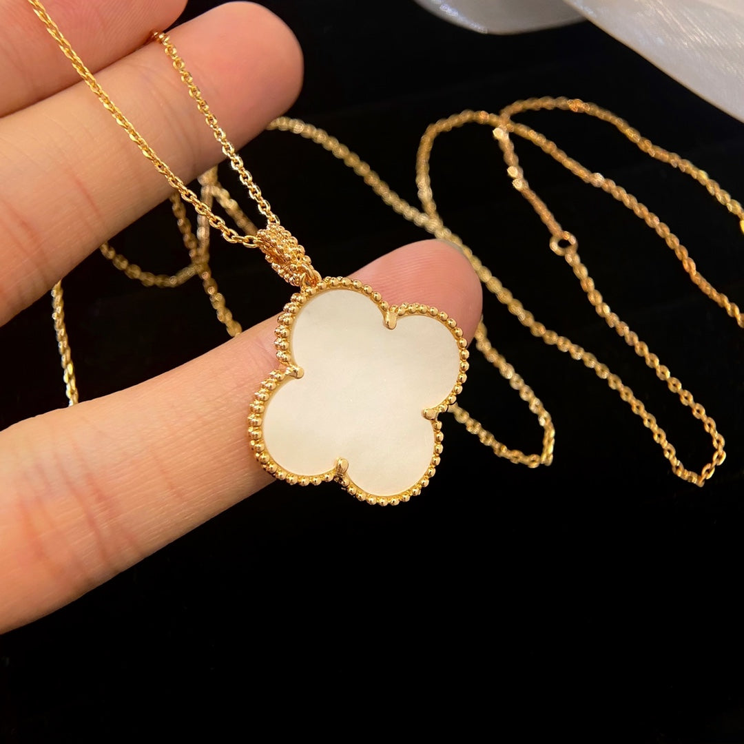 [Aurora]CLOVER 25MM MOP LARGE PENDANT NECKLACE