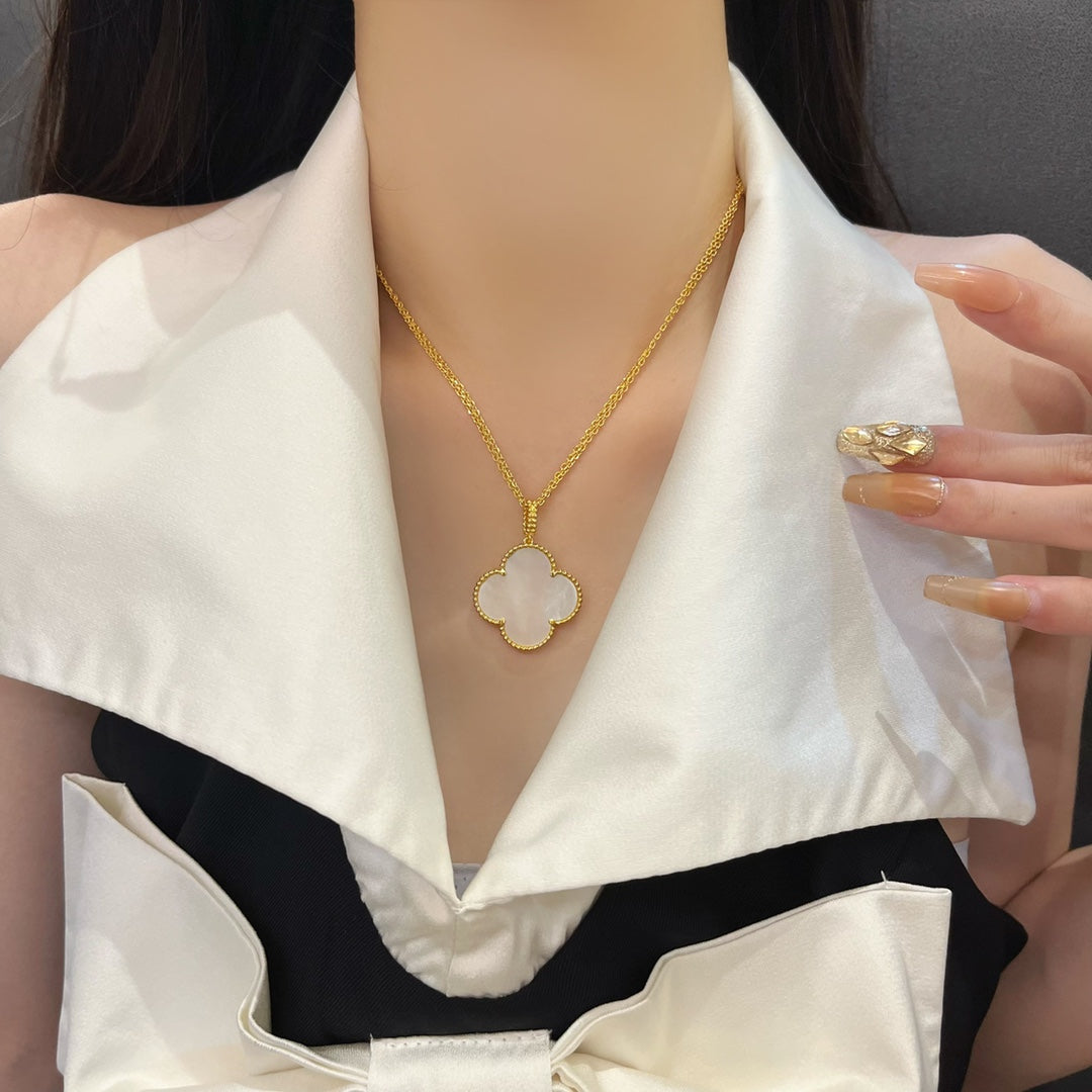 [Aurora]CLOVER 25MM MOP LARGE PENDANT NECKLACE