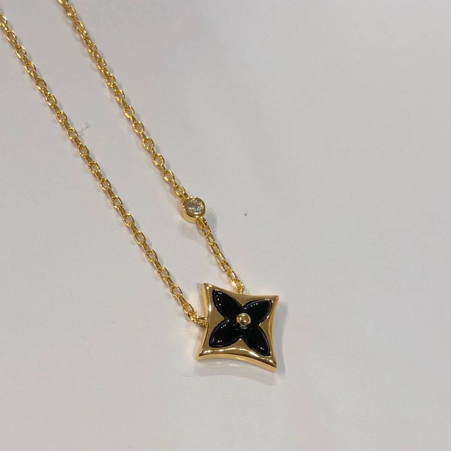 [Aurora]STAR BLACK MOP NECKLACE
