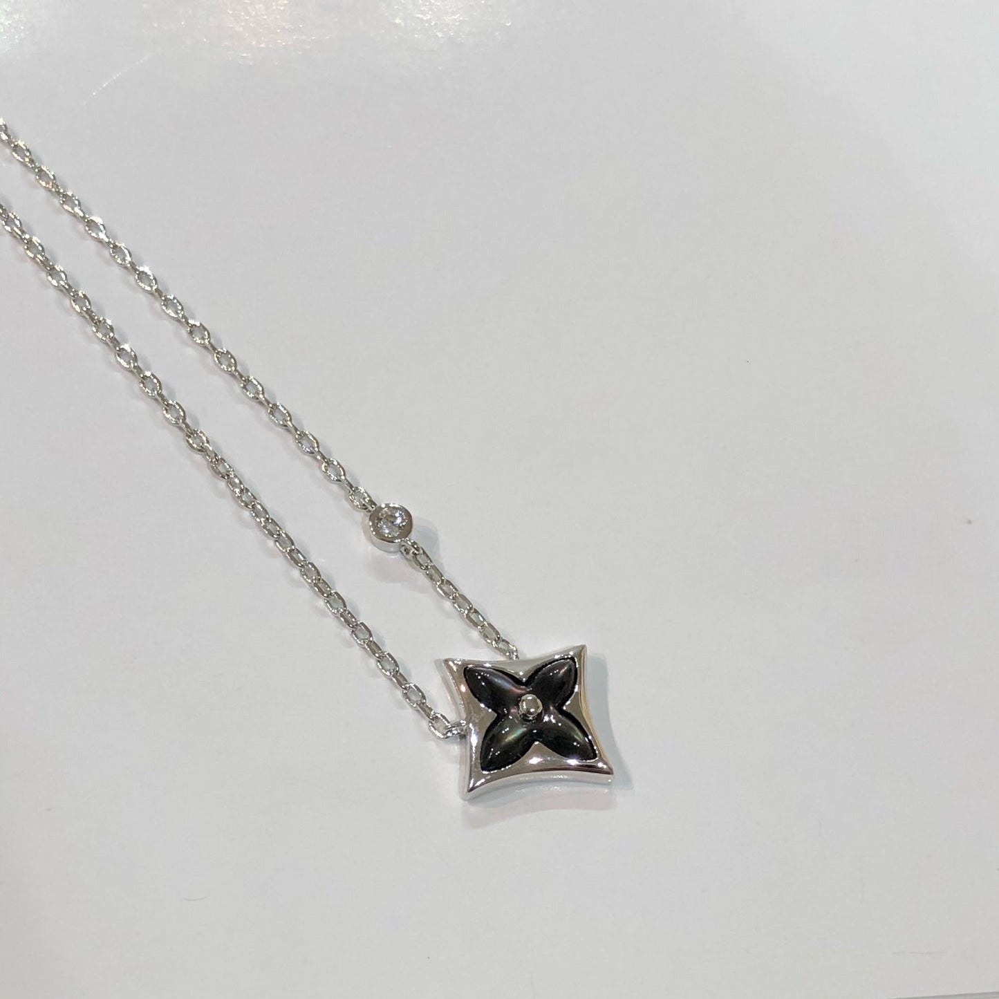 [Aurora]STAR BLACK MOP NECKLACE