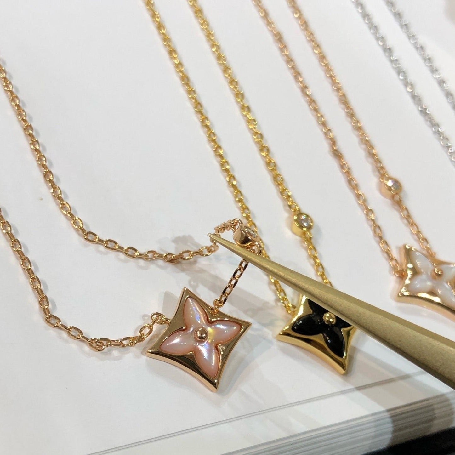 [Aurora]STAR BLACK MOP NECKLACE