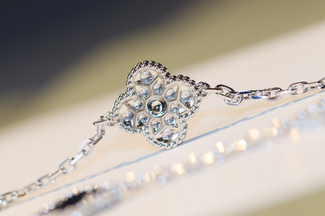 [Aurora]CLOVER 20 MOTIFS ONYX DIAMOND SILVER