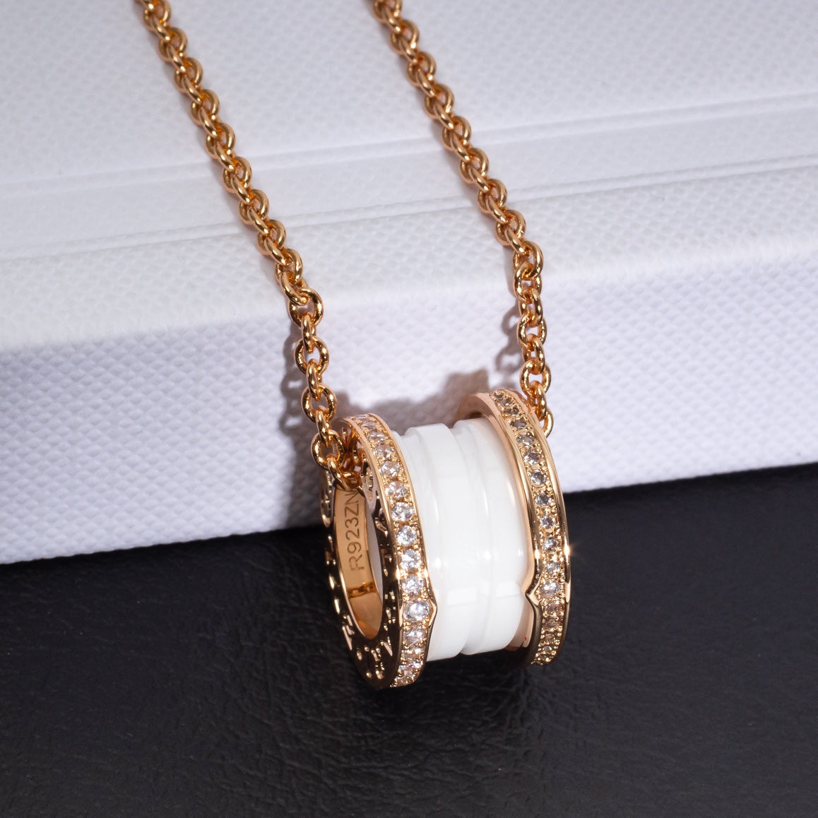 [Aurora]ZERO 1 WHITE CERAMIC PINK GOLD DIAMOND NECKLACE