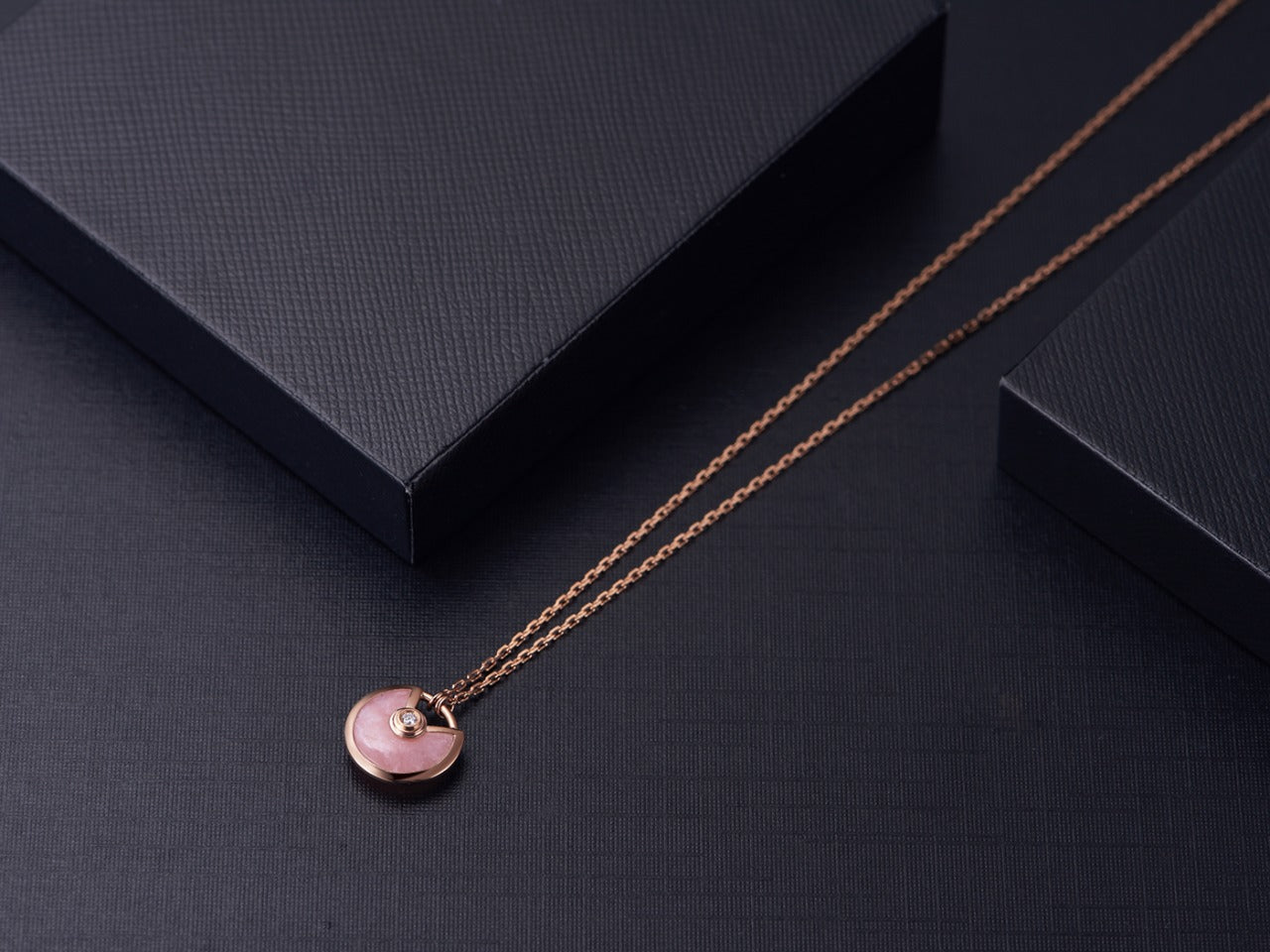 [AURORA]AMULETT ROSÉGOLD ROSA MOP HALSKETTE