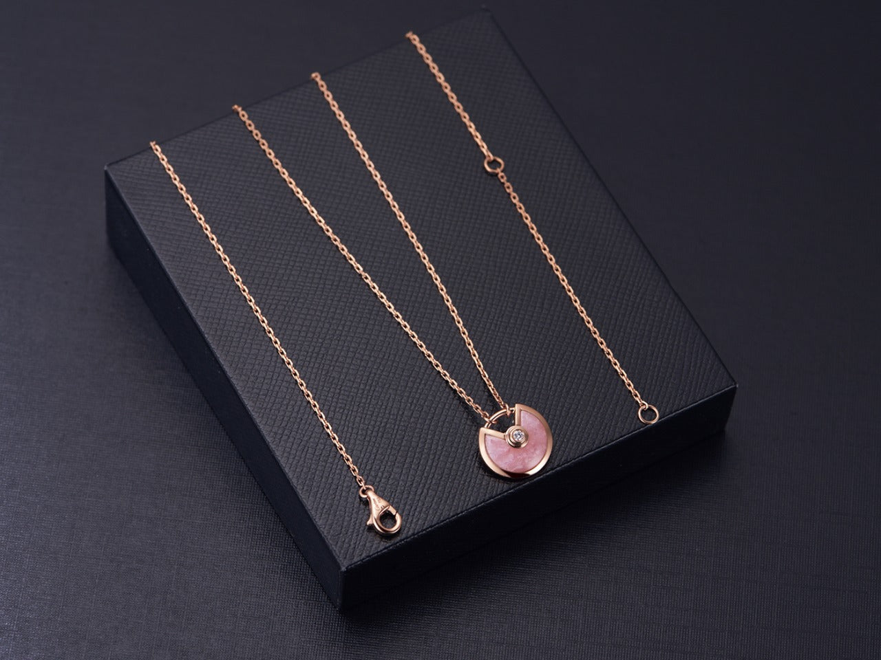 [AURORA]AMULETT ROSÉGOLD ROSA MOP HALSKETTE