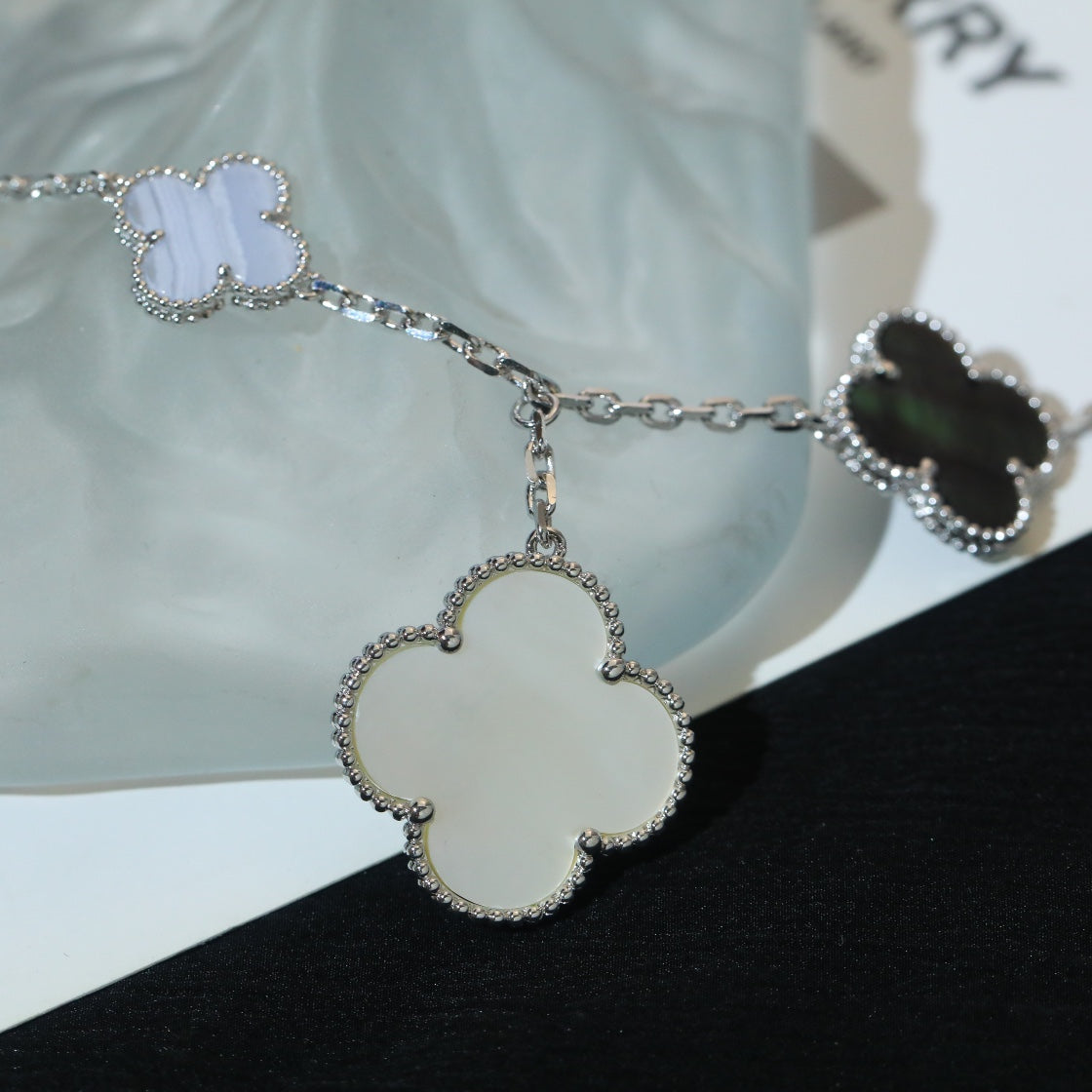 [Aurora]CLOVER BRACELET 5 MOTIFS MOP CHALCEDONY SILVER