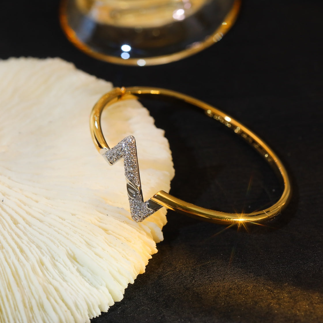 [Aurora]VOLTE UPSITE DOWN GOLD DIAMOND BRACELET