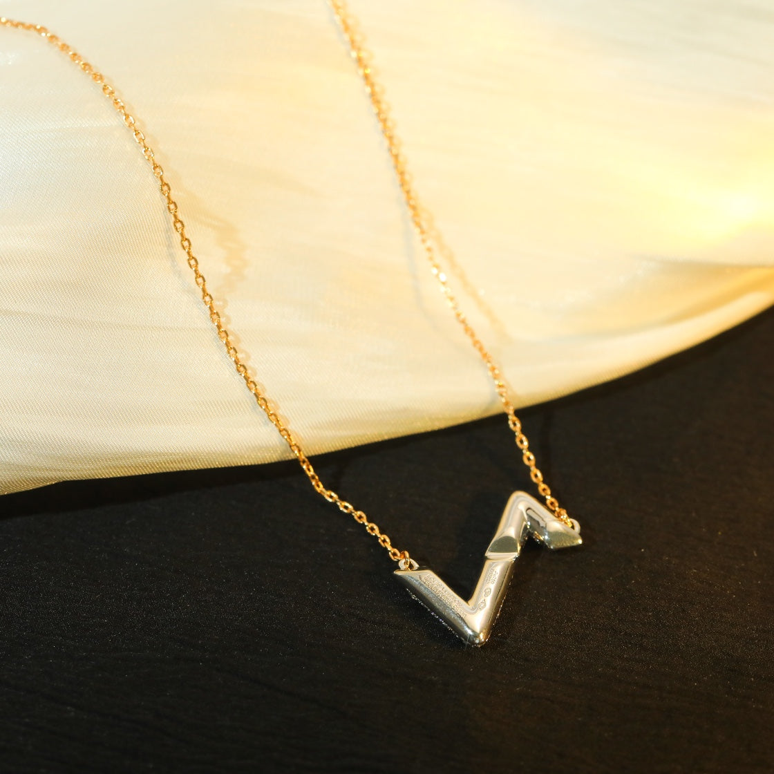 [Aurora]VOLT SILVER DIAMOND PEDANT NECKLACE