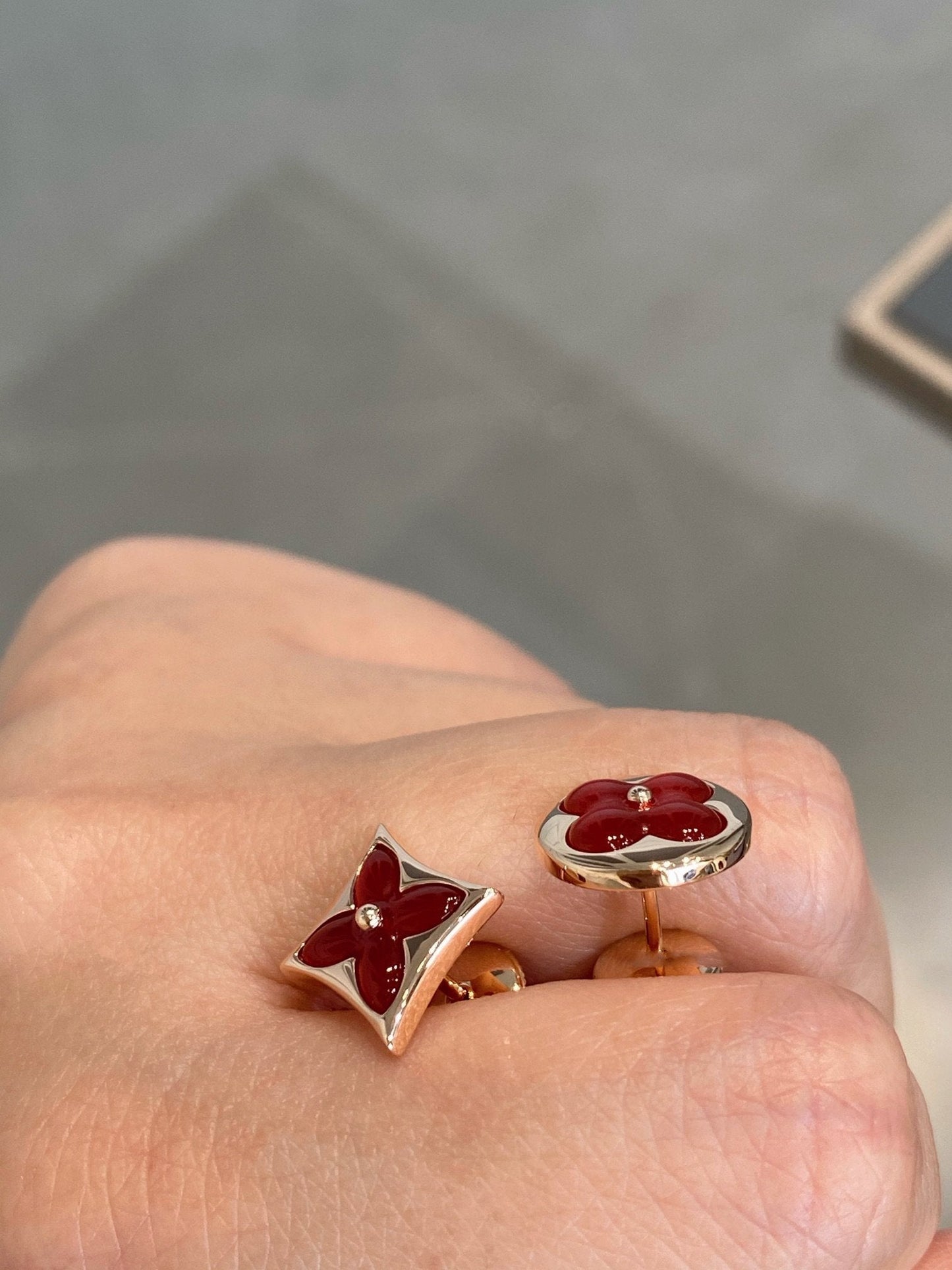 [Aurora]STAR AND SUN PINK GOLD CARNELIAN STUD EARRINGS