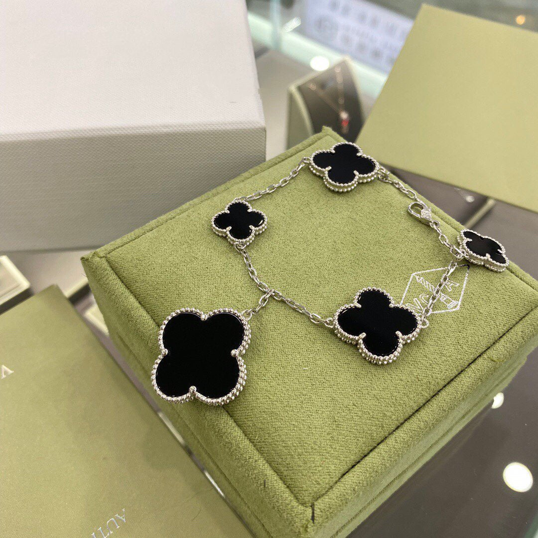 [Aurora]CLOVER 5 MOTIFS SIVLER ONYX BRACELET