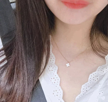 [Aurora]CLOVER MINI 9.5MM WHITE MOTHER-OF-PEARL NECKLACE