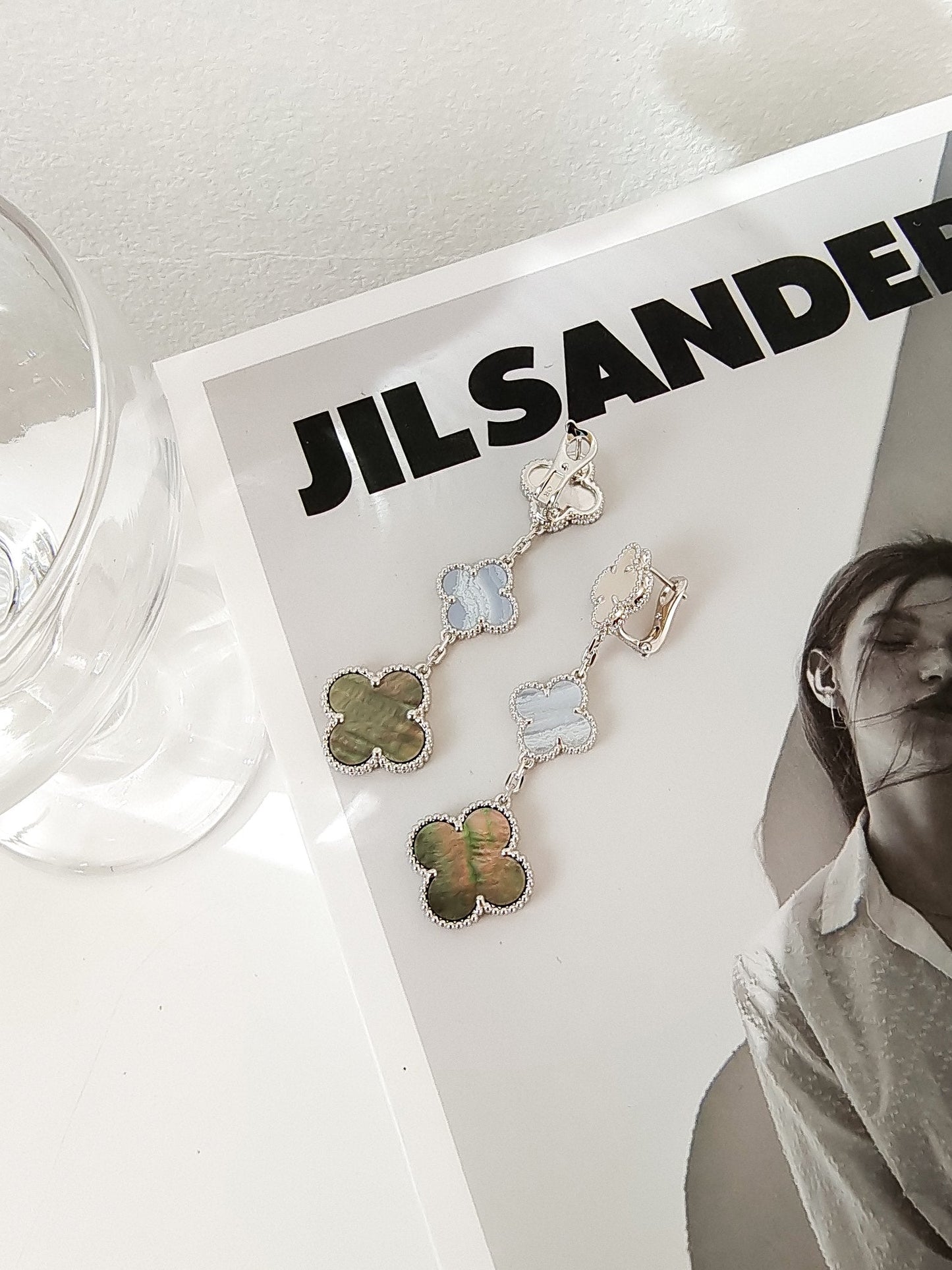 [Aurora]CLOVER 3 MOTIFS CHALCEDONY DARK MOP SILVER EARRINGS