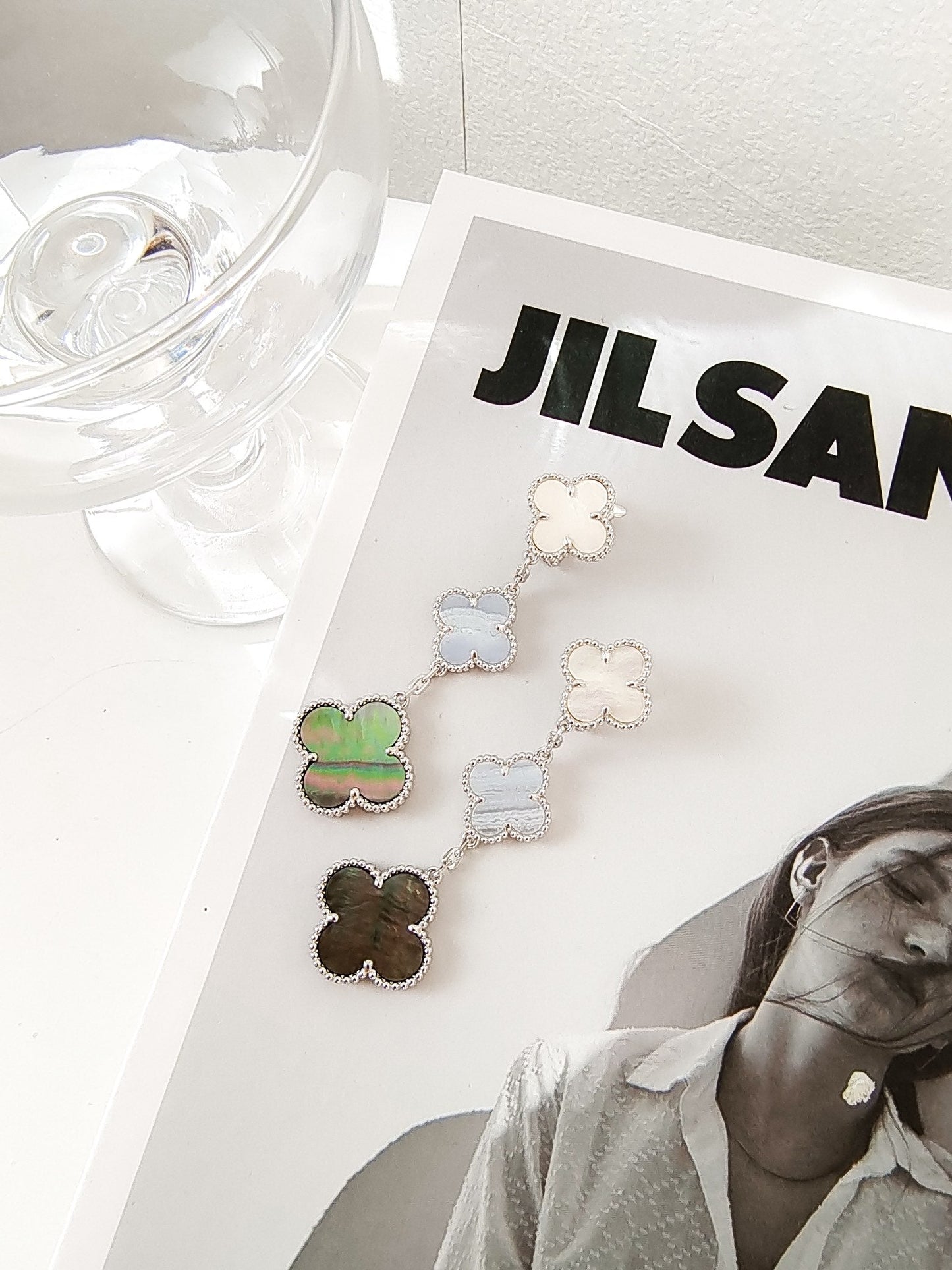 [Aurora]CLOVER 3 MOTIFS CHALCEDONY DARK MOP SILVER EARRINGS