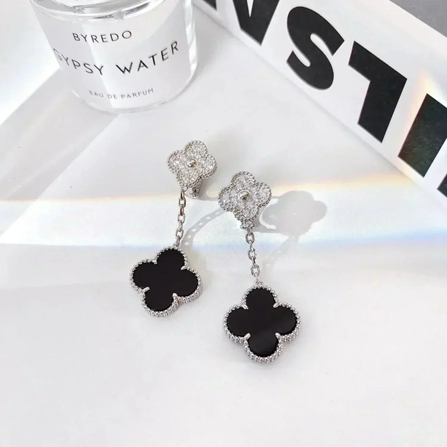 [Aurora]CLOVER 2 MOTIFS  DIAMOND ONYX EARRINGS SILVER