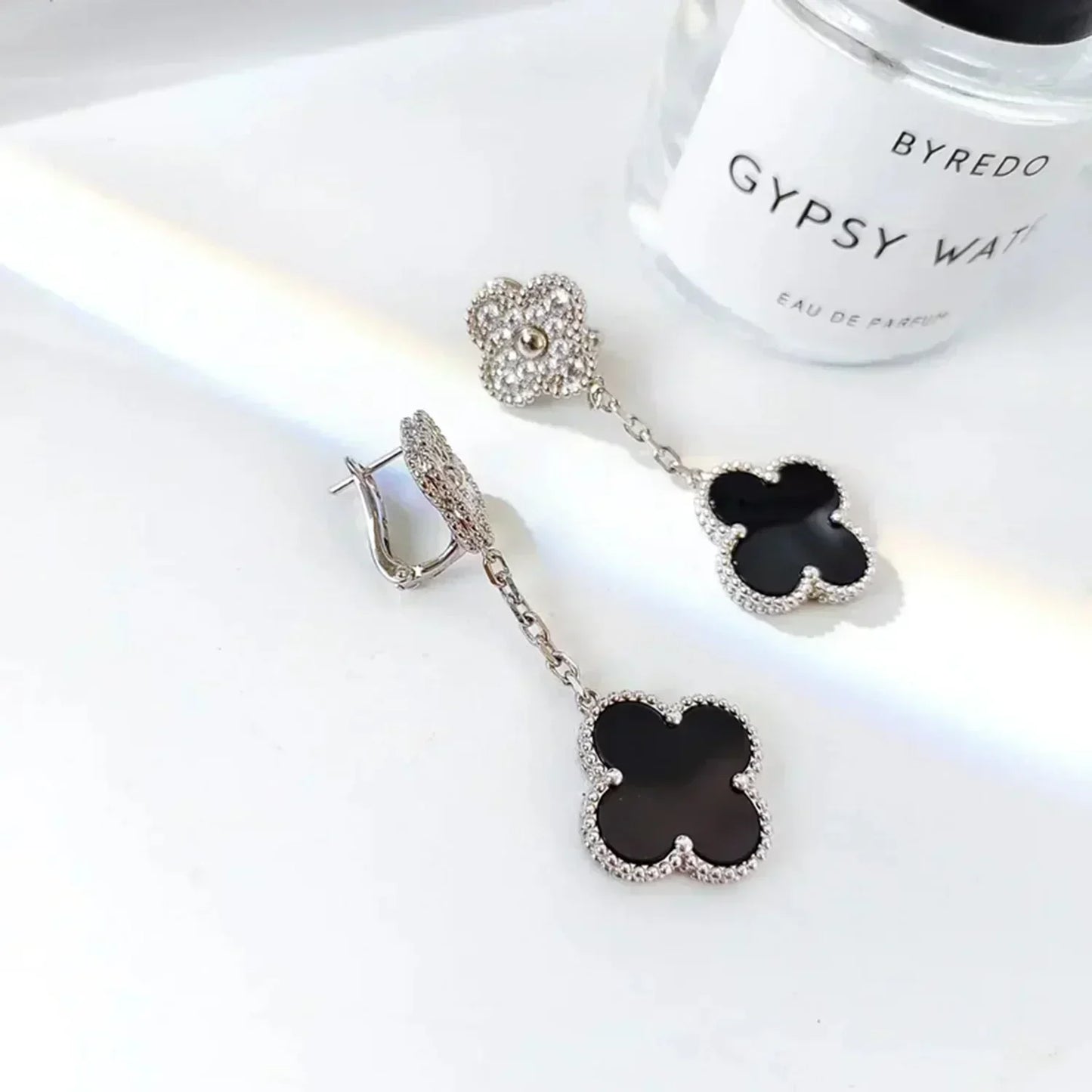 [Aurora]CLOVER 2 MOTIFS  DIAMOND ONYX EARRINGS SILVER