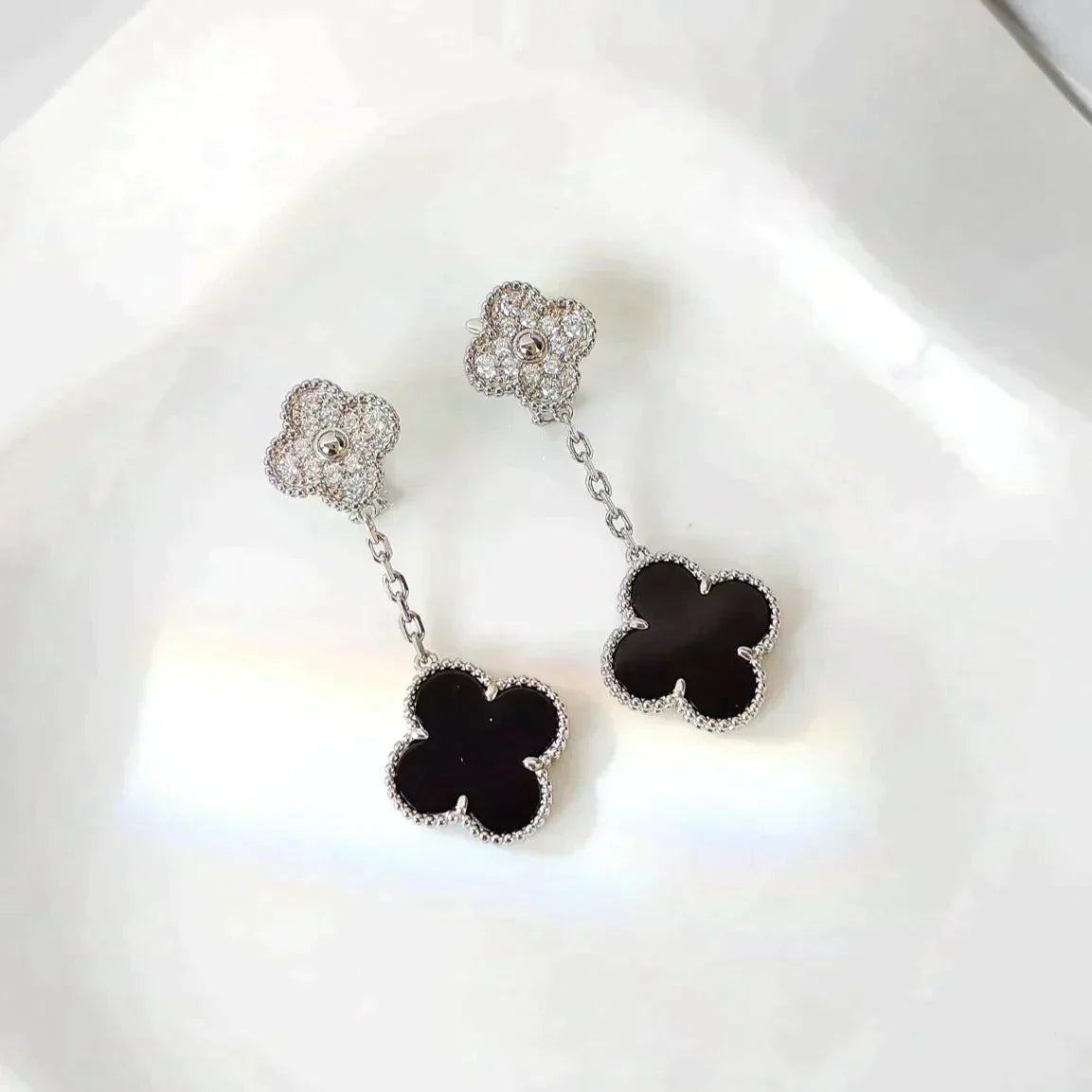 [Aurora]CLOVER 2 MOTIFS  DIAMOND ONYX EARRINGS SILVER